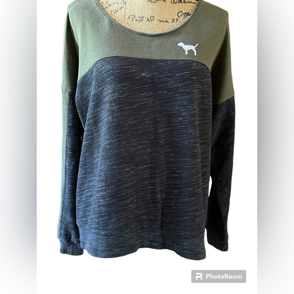 Victoria’s Large Secret Black Green Sweat-shirt